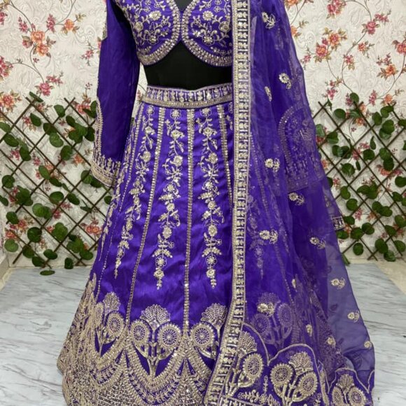 DESIGNER LEHENGA - Picture 9 of 14